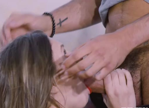 Baru Mau Yoga Si Cewek Di Kasih Spray Sex